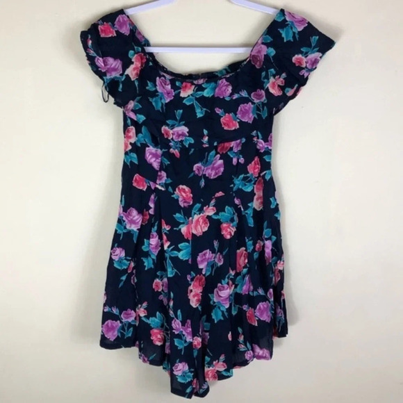 NEW Seek The Label Women’s Small Lightweight Off-the-Shoulder Floral Romper - Picture 1 of 6